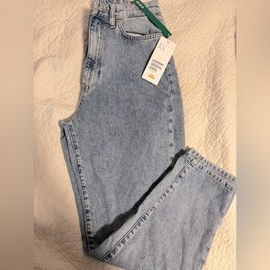 BNWT H&M size 4  loose mom jeans ultra high waist ankle length faded blue jeans